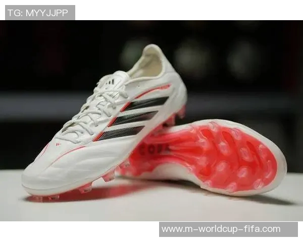 探索adidasPure足球系列的创新设计与卓越性能助力你的比赛表现 探索adidasPure足球系列的创新设计与卓越性能助力你的比赛表现