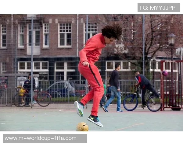 足球教学中的大脚技巧解析与训练方法分享